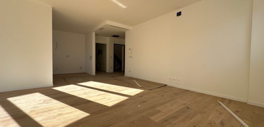 Bicamere Ristrutturato Integralmente Bicamere Ristrutturato Integralmente