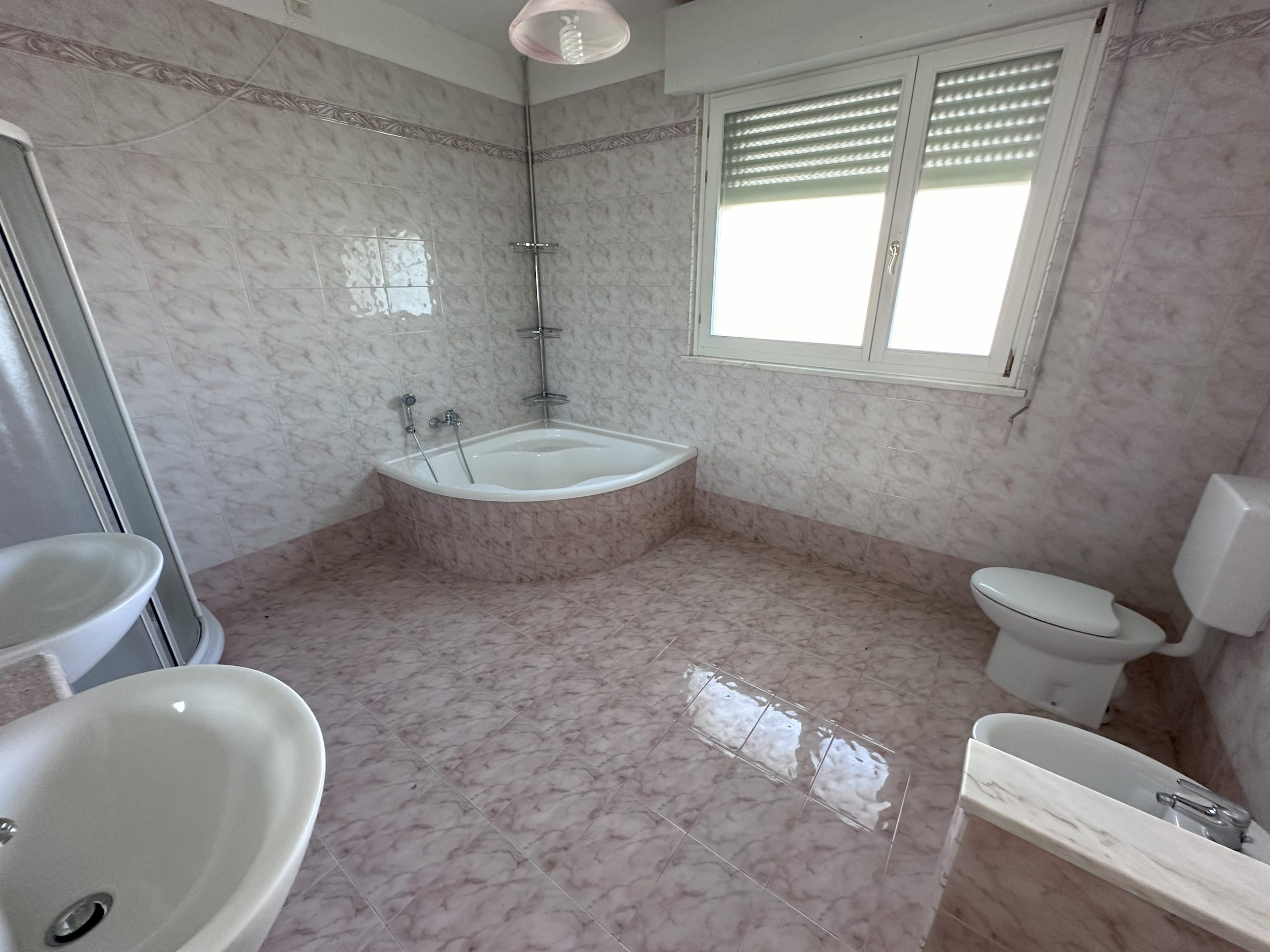 Lussuosa Villa in Zona Residenziale Lussuosa Villa in Zona Residenziale