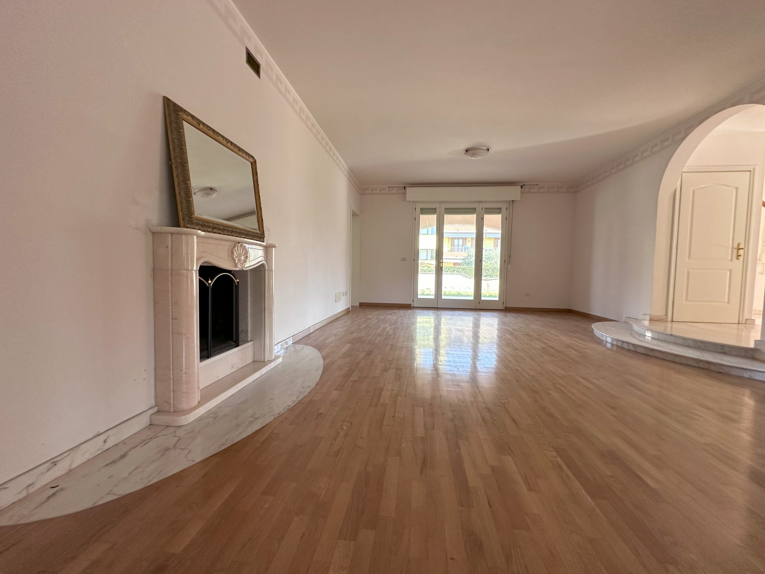 Lussuosa Villa in Zona Residenziale Lussuosa Villa in Zona Residenziale