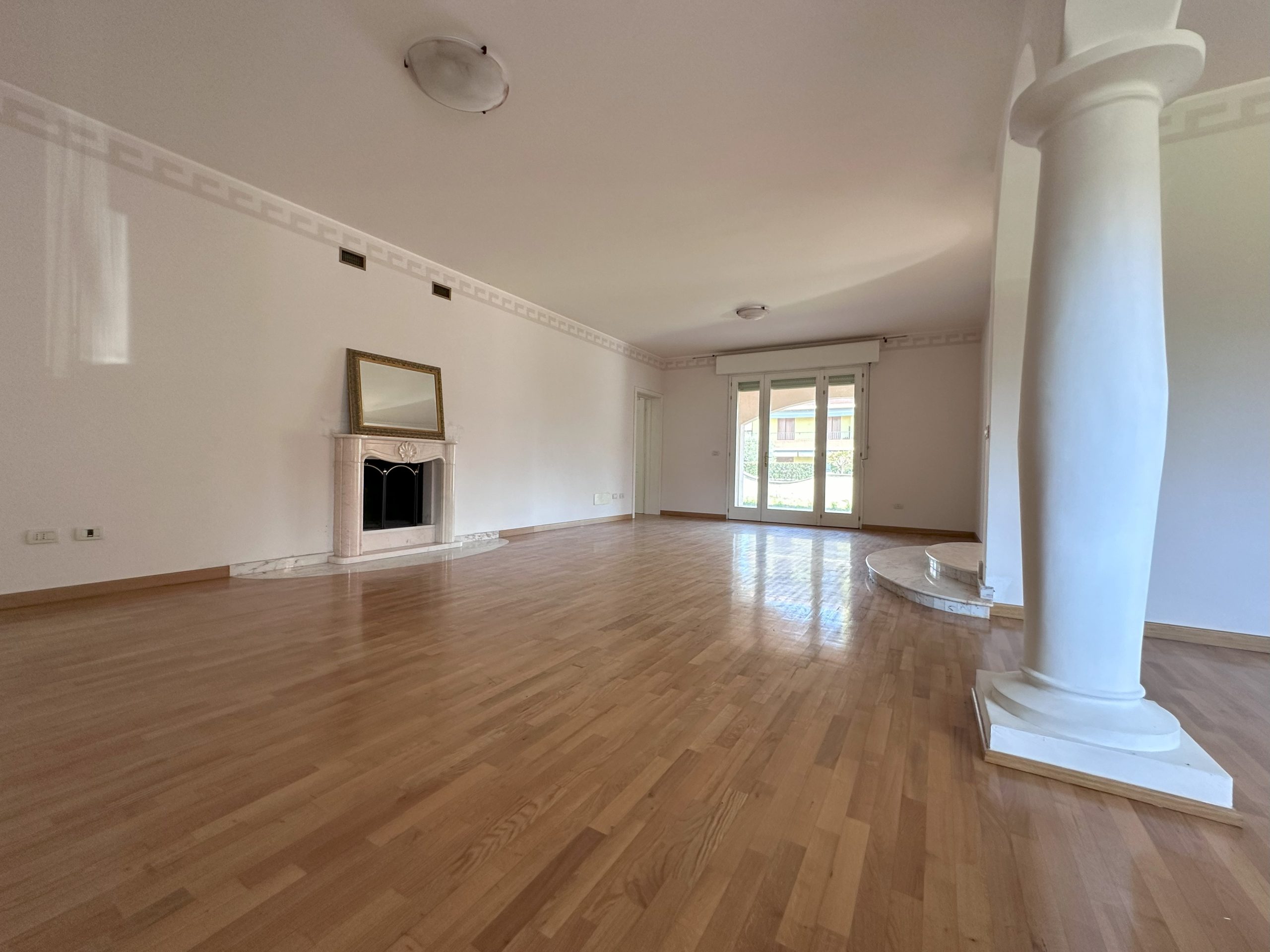 Lussuosa Villa in Zona Residenziale Lussuosa Villa in Zona Residenziale