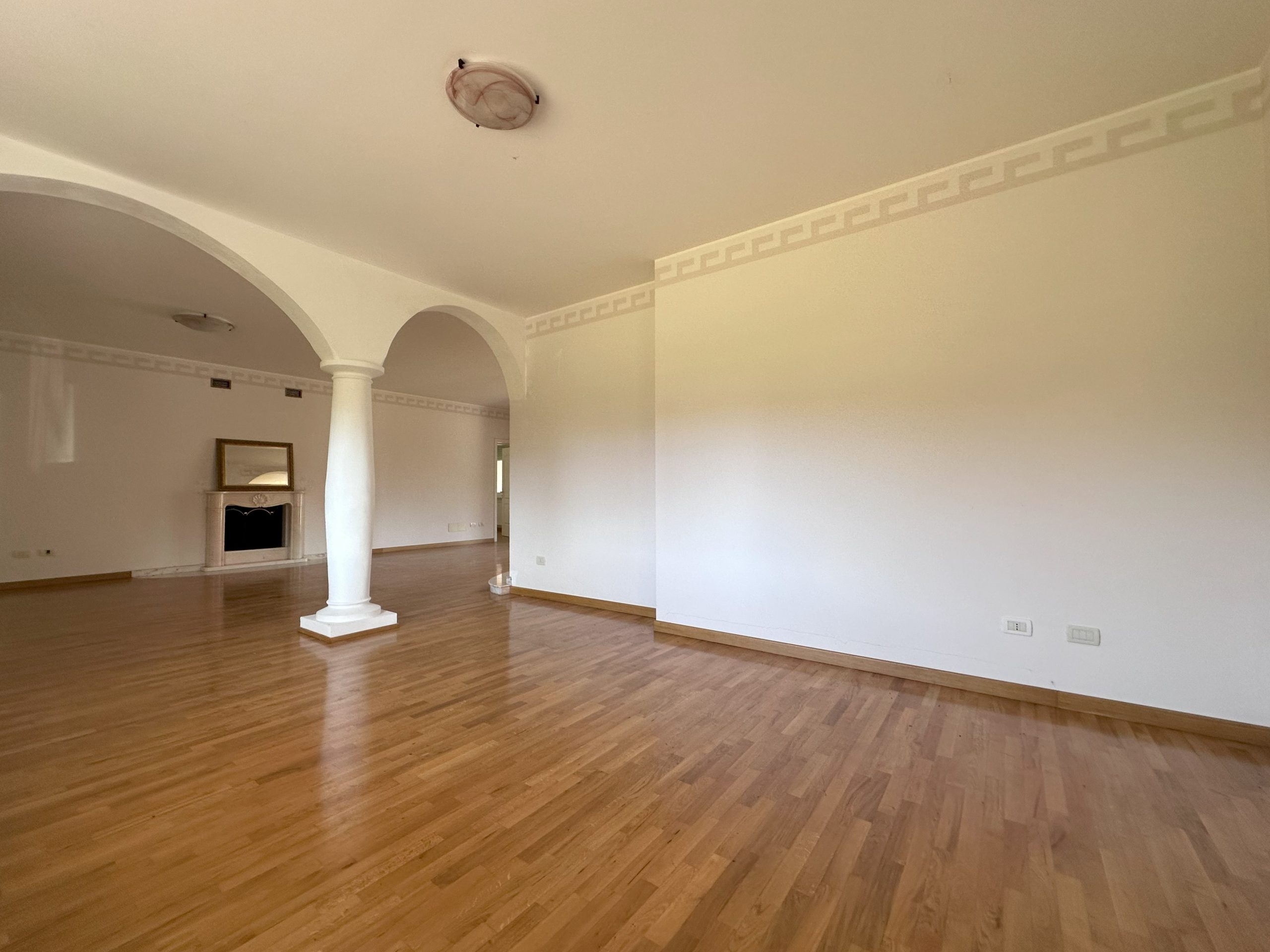 Lussuosa Villa in Zona Residenziale Lussuosa Villa in Zona Residenziale