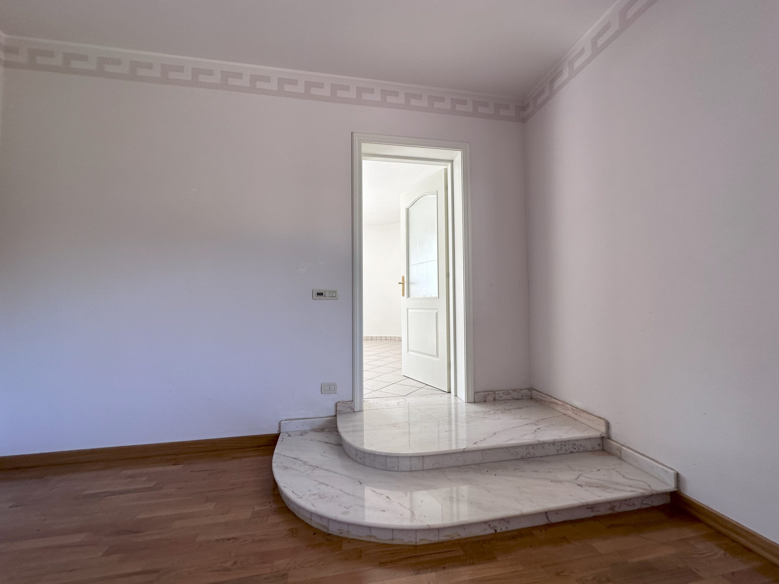 Lussuosa Villa in Zona Residenziale Lussuosa Villa in Zona Residenziale