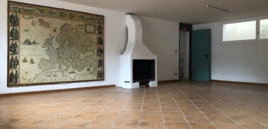 Lussuosa Villa in Zona Residenziale Lussuosa Villa in Zona Residenziale