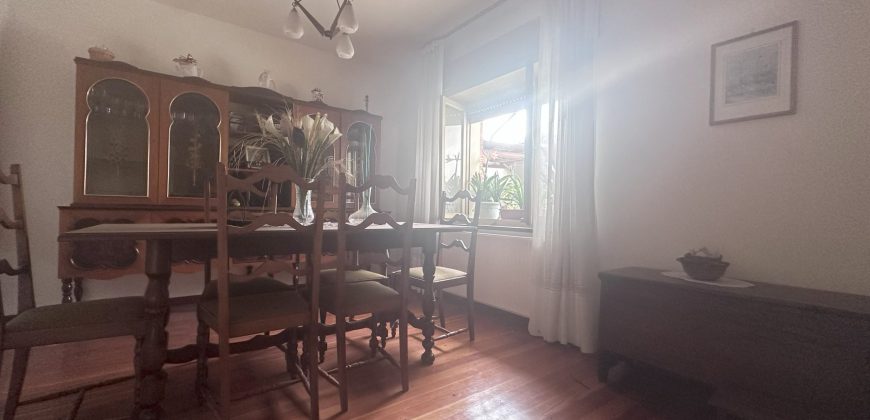 Casa Con Ampia Corte