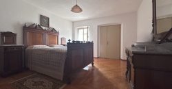Casa Con Ampia Corte