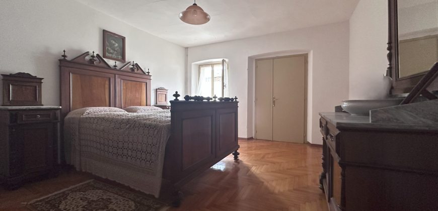 Casa Con Ampia Corte