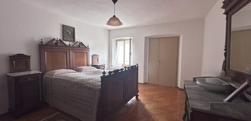 Casa Con Ampia Corte