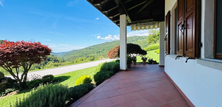 Villa Con Ampio Giardino Villa Con Ampio Giardino