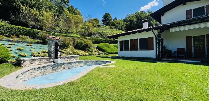 Villa Con Ampio Giardino Villa Con Ampio Giardino