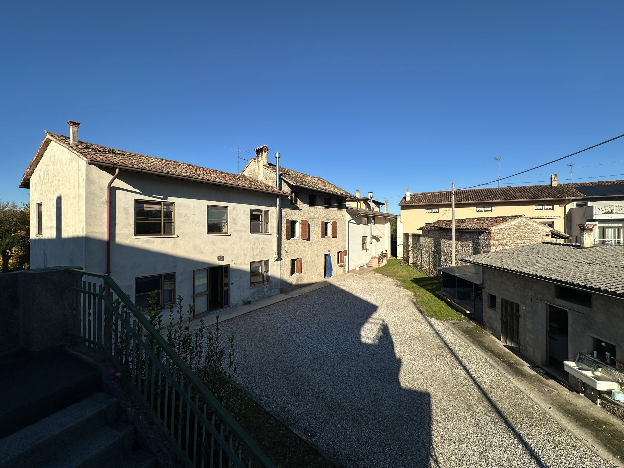 CASA INDIPENDENTE CON AMPIO SCOPERTO  A CAMPOFORMIDO