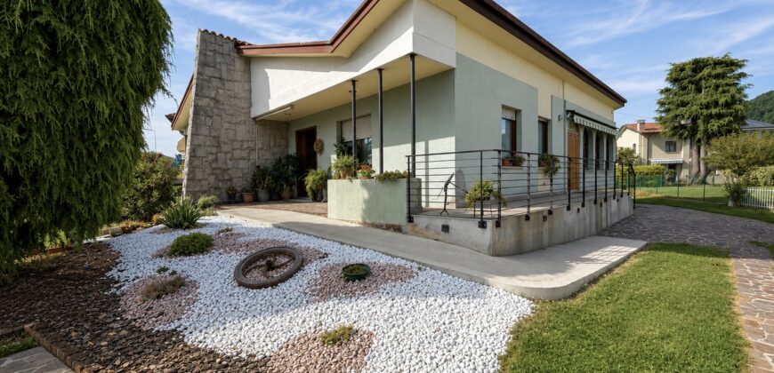 Villa Quadricamere Con Ampio Giardino