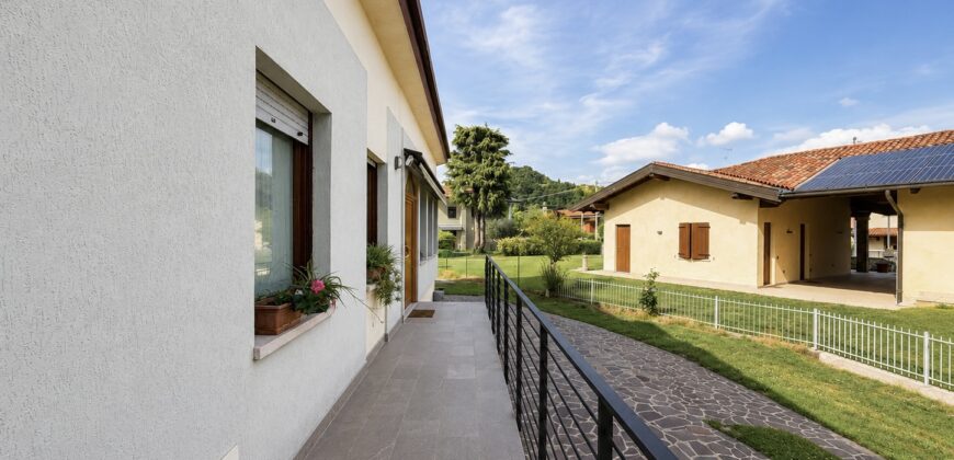 Villa Quadricamere Con Ampio Giardino