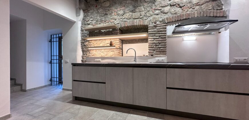 Tricamere In Centro Con Corte Privata