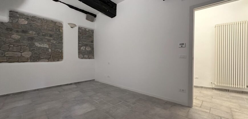 Tricamere In Centro Con Corte Privata