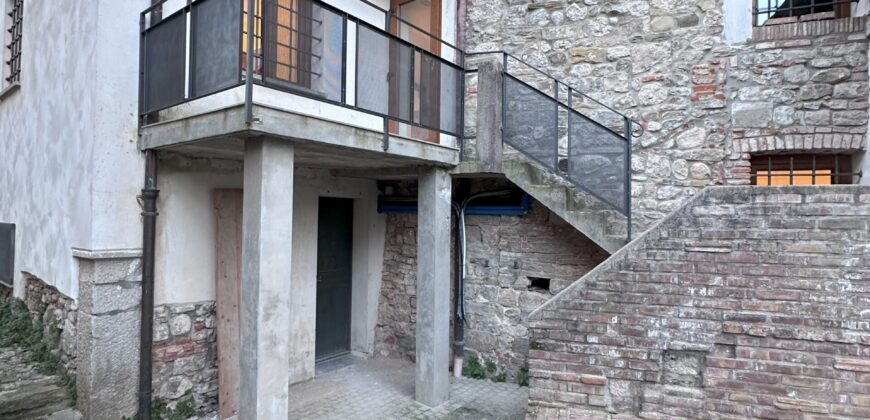 Tricamere In Centro Con Corte Privata