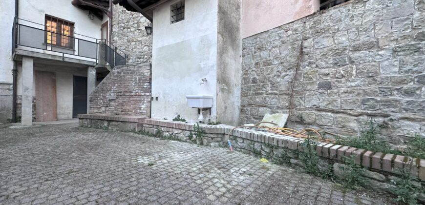 Tricamere In Centro Con Corte Privata
