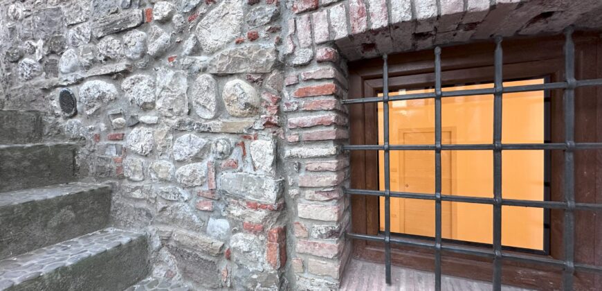 Tricamere In Centro Con Corte Privata