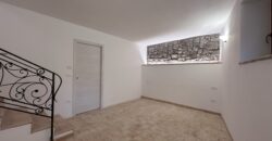 Tricamere In Centro Con Corte Privata