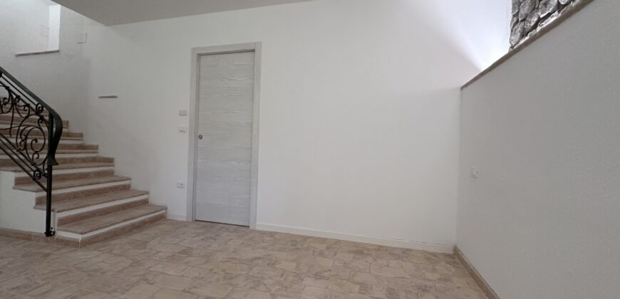 Tricamere In Centro Con Corte Privata