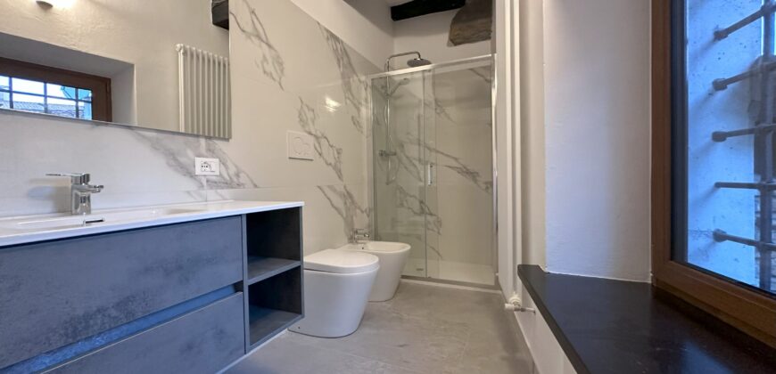 Tricamere In Centro Con Corte Privata