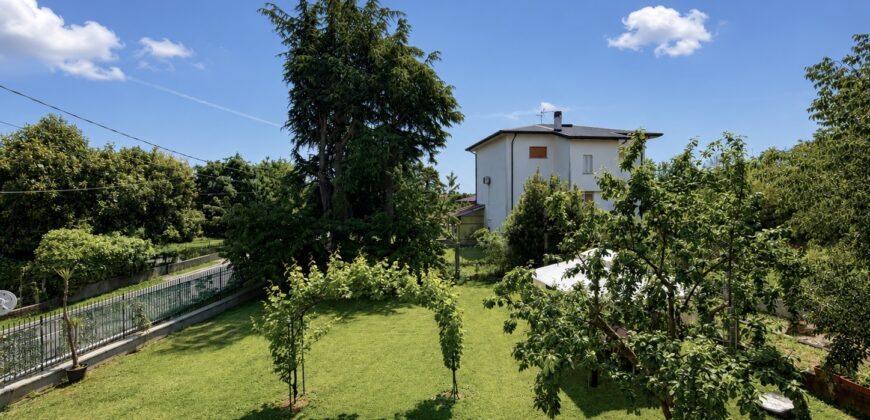 Villa unifamiliare con giardino