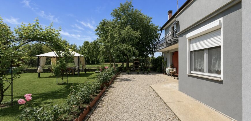 Villa unifamiliare con giardino