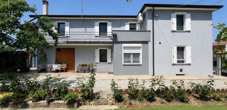 Villa unifamiliare con giardino