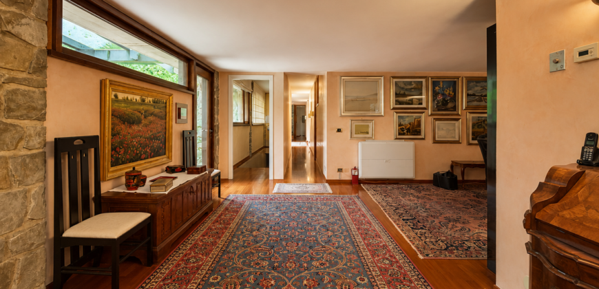 Prestigiosa Villa Con Parco Piantumato
