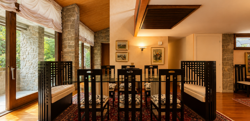Prestigiosa Villa Con Parco Piantumato