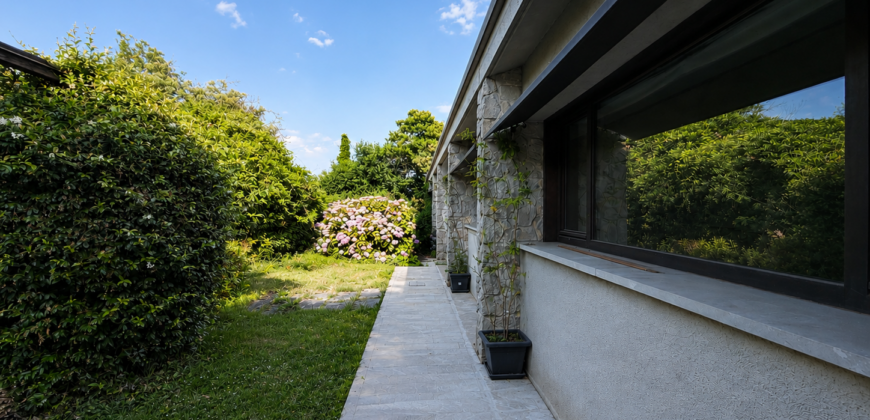 Prestigiosa Villa Con Parco Piantumato