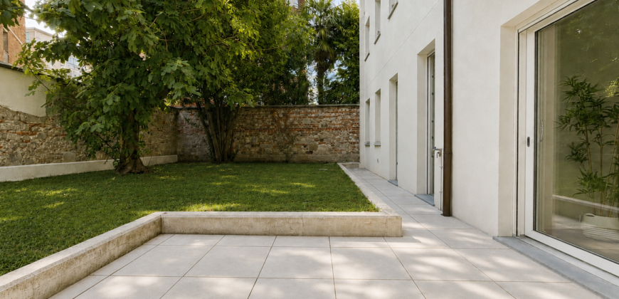 Bicamere Con Giardino In Centro Storico