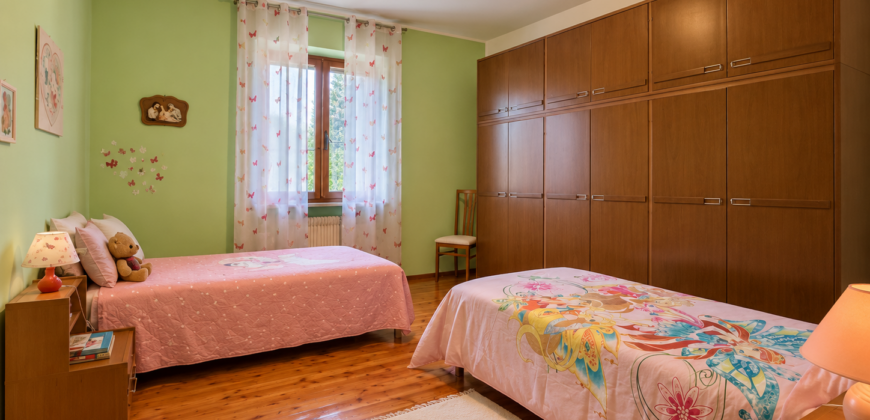 Villa Indipendente Con Parco e Autorimesse