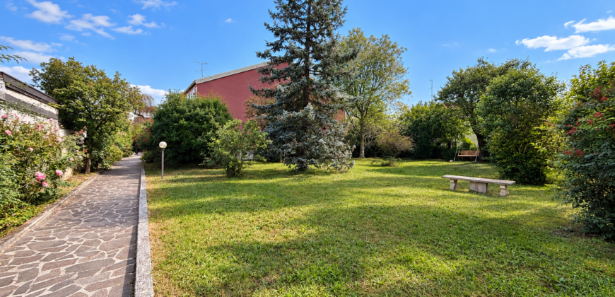 Bicamere Completamente Ristrutturato Con Giardino Esclusivo